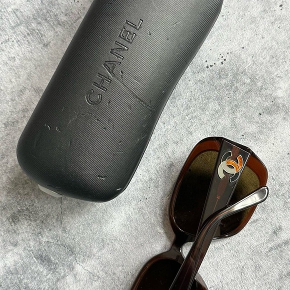 2000s CHANEL Brown Oversized Sunglasses w/ CC Logo Temples + Case - Picture 3 of 9